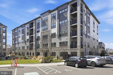 Condo For Sale - 12875 Mosaic Park Way #4-X<br/> HERNDON, VA 20171