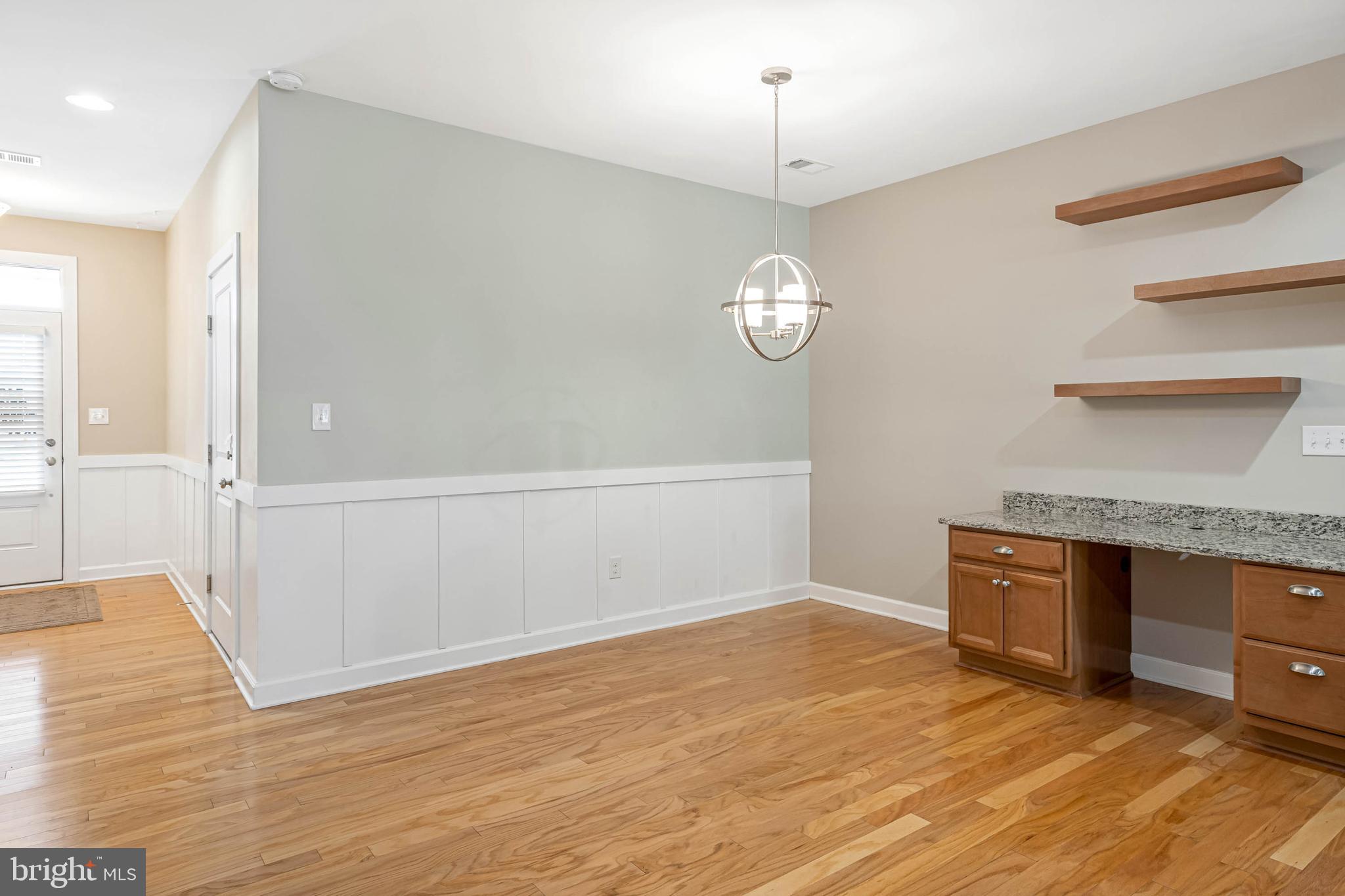 2 SMITHFIELD COURT 8