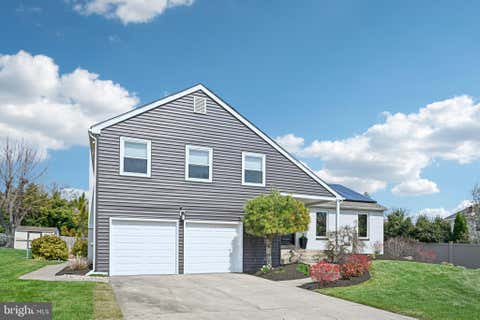 Photo of 2 Warwick Court, MOUNT LAUREL, NJ 08054 (MLS # NJBL2113416)