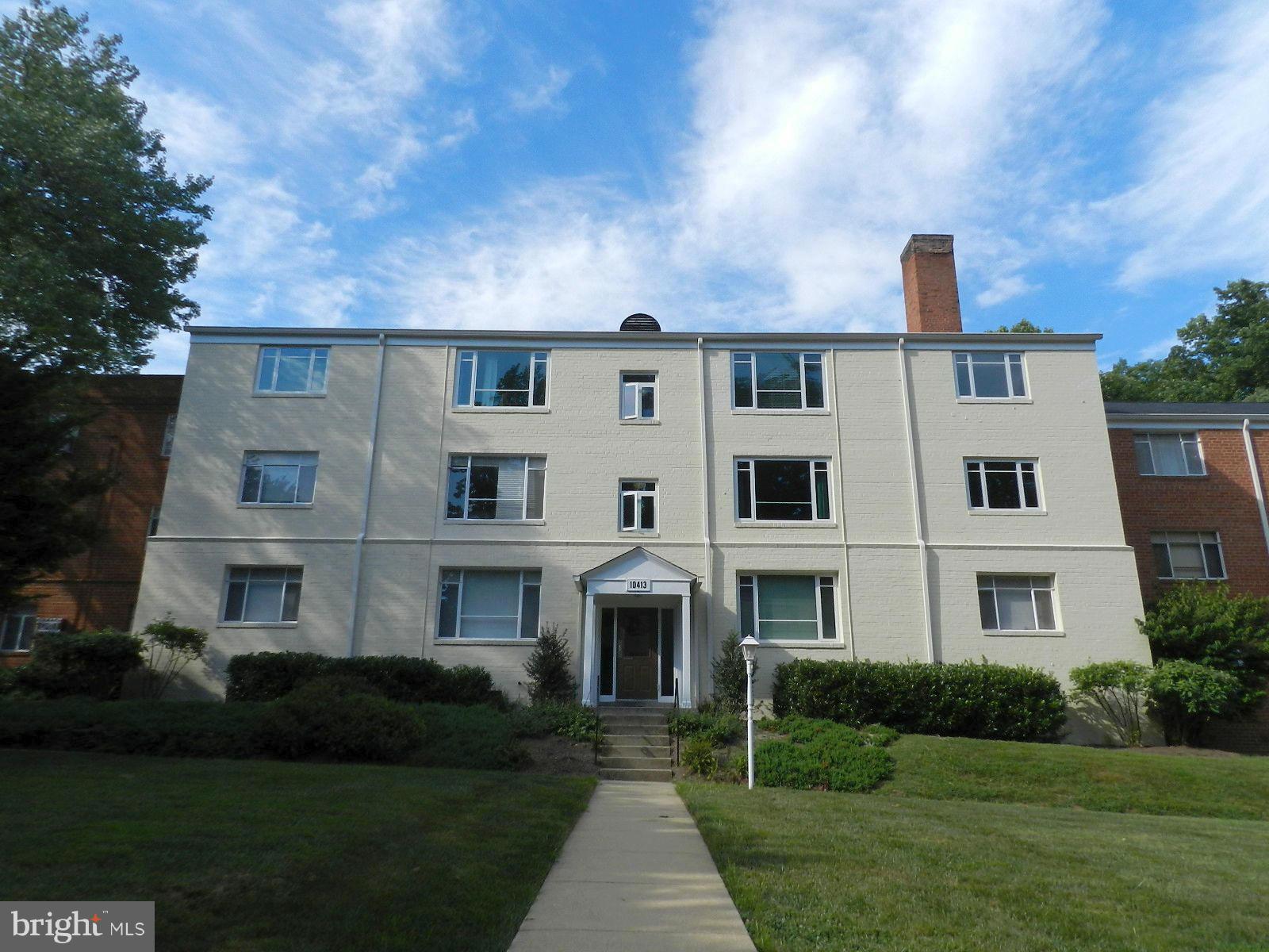 Top Floor corner unit, w/great views**Massive Price Drop** A Parkside Premium Unit** walk to Metro, shopping, concert hall and more** tenant occupied till September,* Seller may do Rent-Purchase ***** Solid construction and well built building** lower level washer and dryer and storage for unit in building**