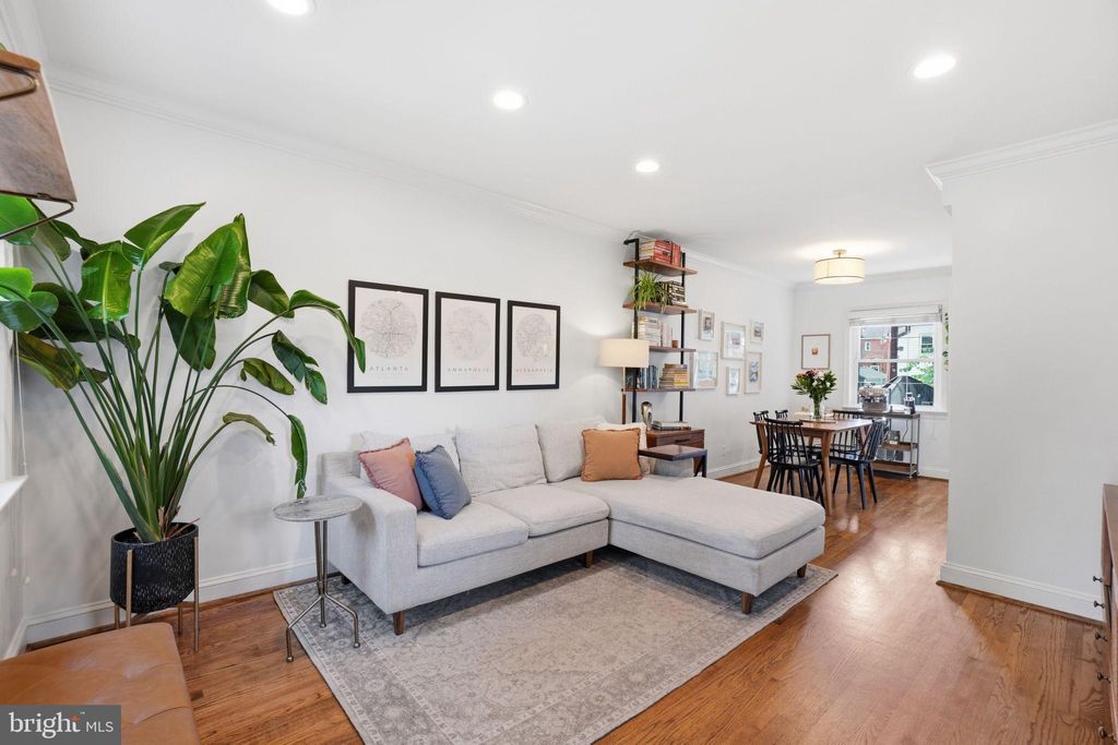 Photo of 11 E Mason Avenue, ALEXANDRIA, VA 22301 (MLS # VAAX2060626)