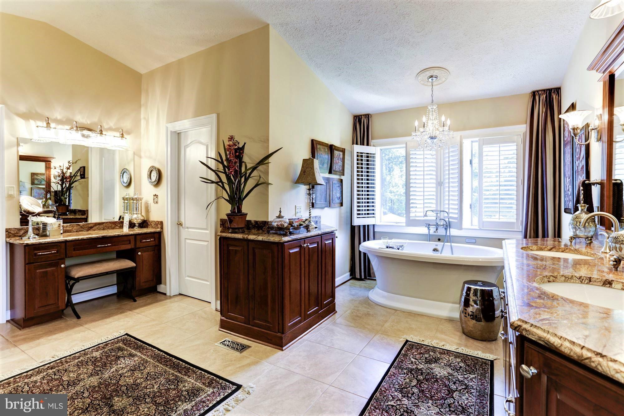 MOUNT EAGLE FARM - Residential