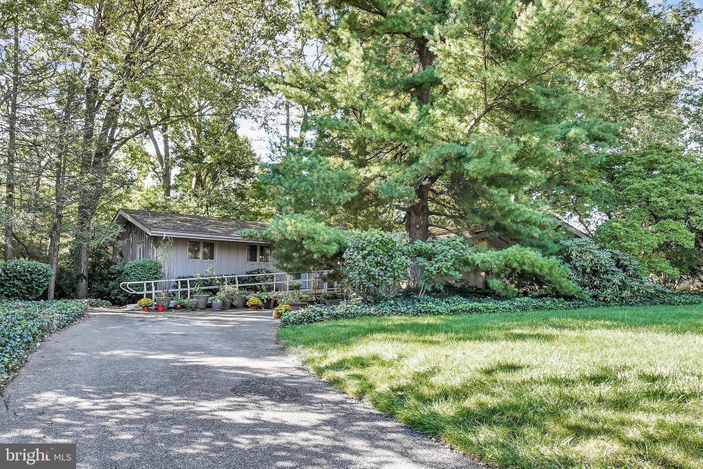 Photo of 1734 Colonial Manor Drive, LANCASTER, PA 17603 (MLS # PALA2096782)