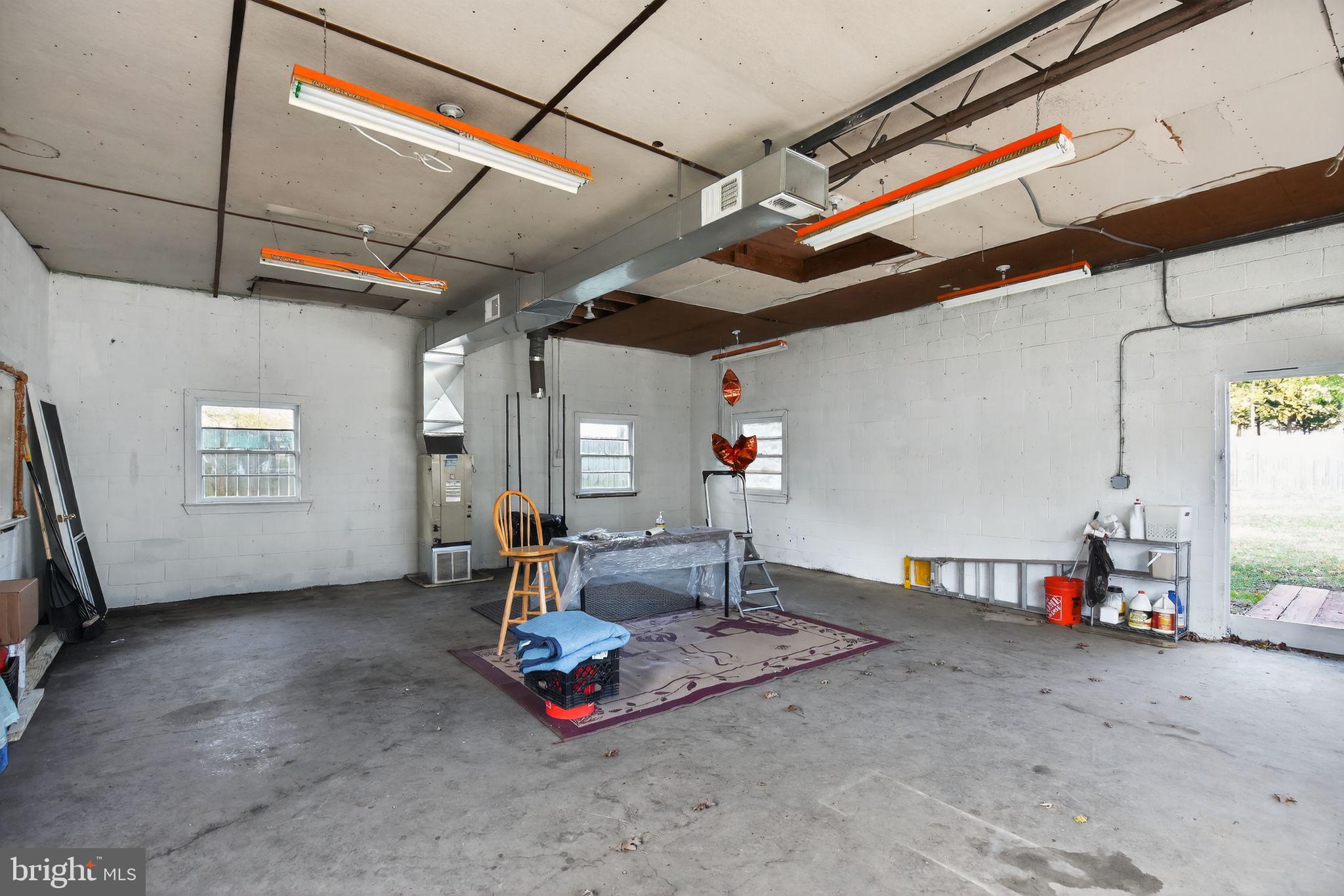 ALLENWOOD ACRES - Residential Lease