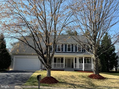 Photo of 6472 Colonial Village Loop, MANASSAS, VA 20112 (MLS # VAPW2115372)