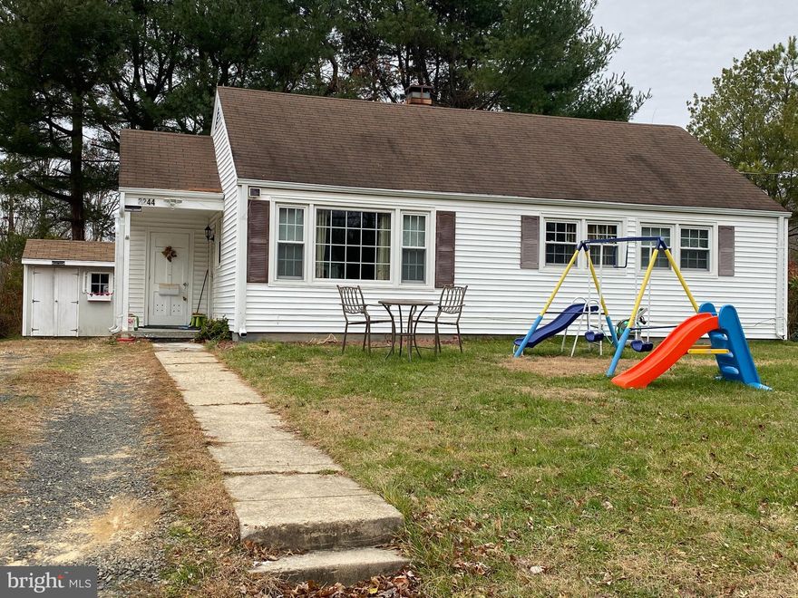 Beautiful bright and charming 3 bedrooms, 1 full bath, single family Rambler Style home on a huge lot. No HOA. Convenient locations close to 495, public transportation, schools, shopping and restaurants. Text William for questions.