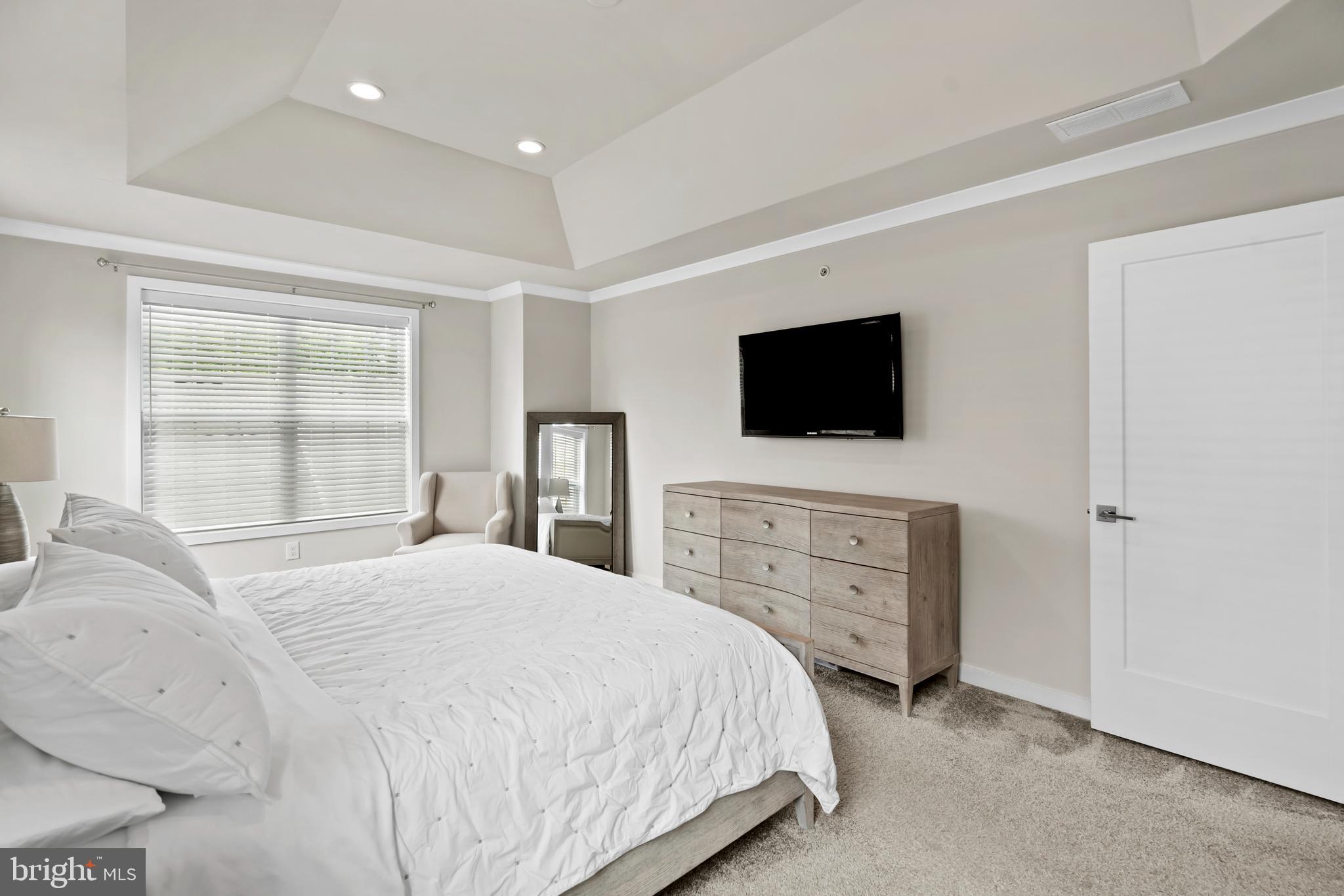 OAKS AT LAFAYETTE HILL - Residential