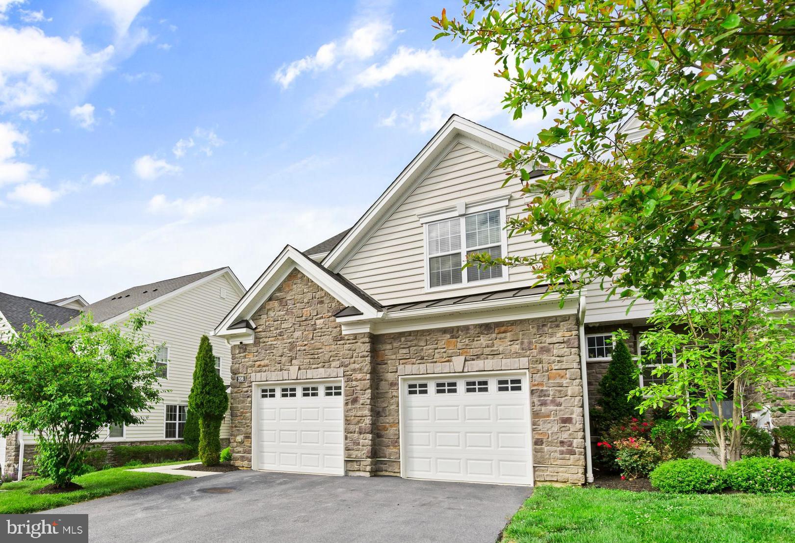 OAKS AT LAFAYETTE HILL - Residential