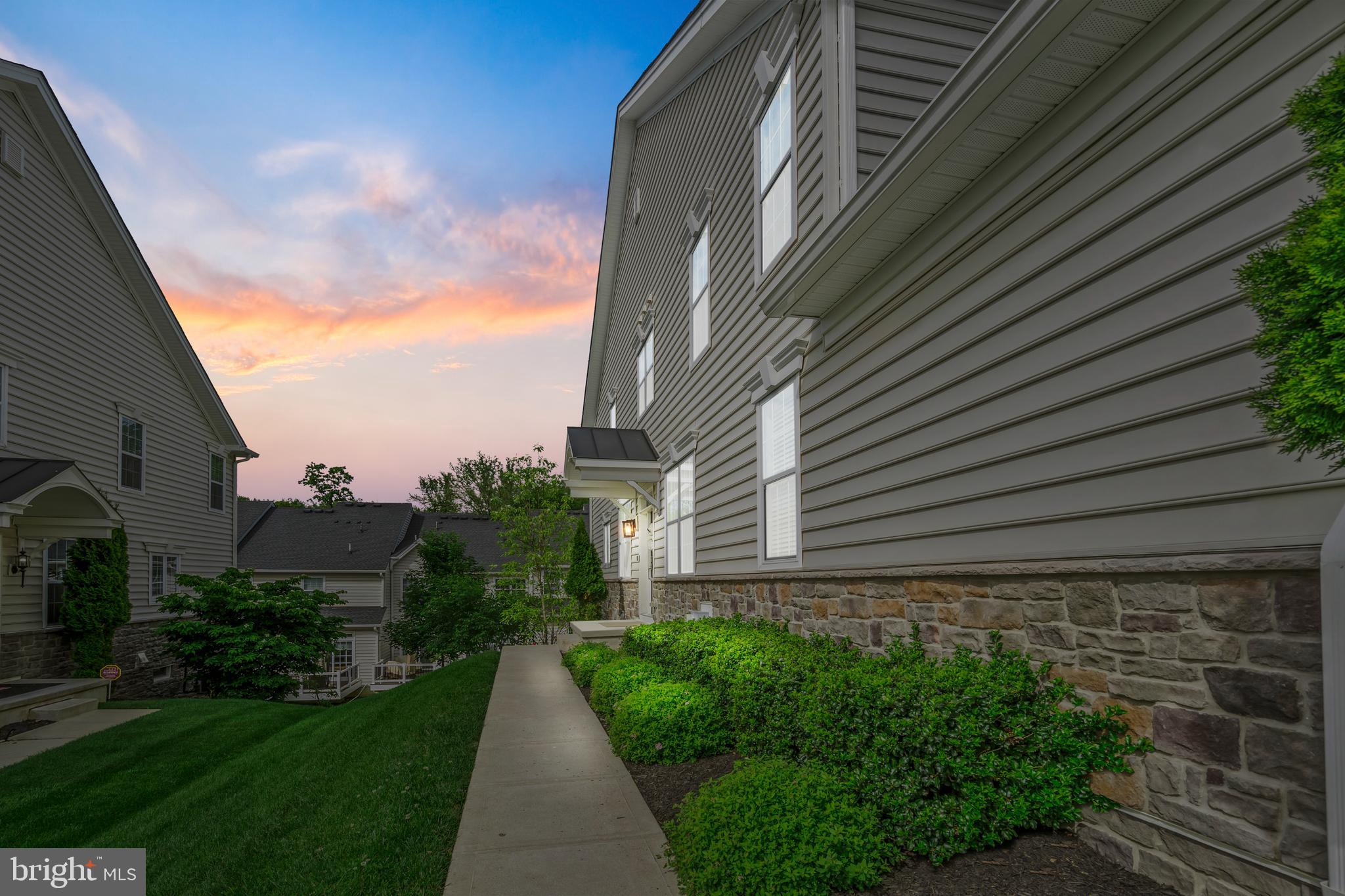OAKS AT LAFAYETTE HILL - Residential
