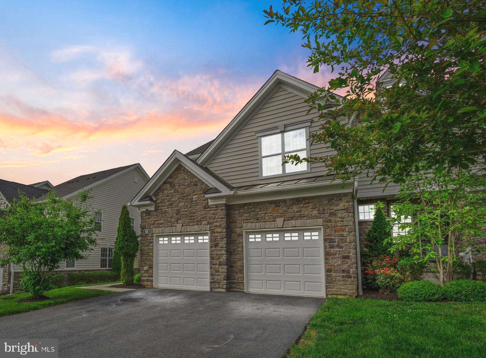 OAKS AT LAFAYETTE HILL - Residential