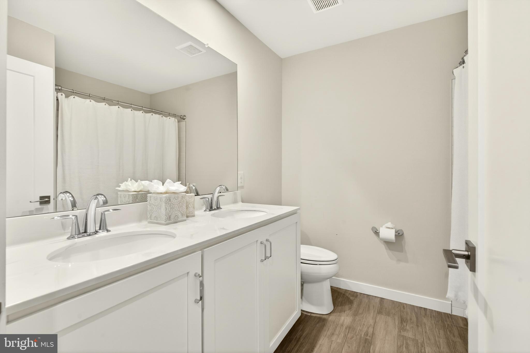 OAKS AT LAFAYETTE HILL - Residential