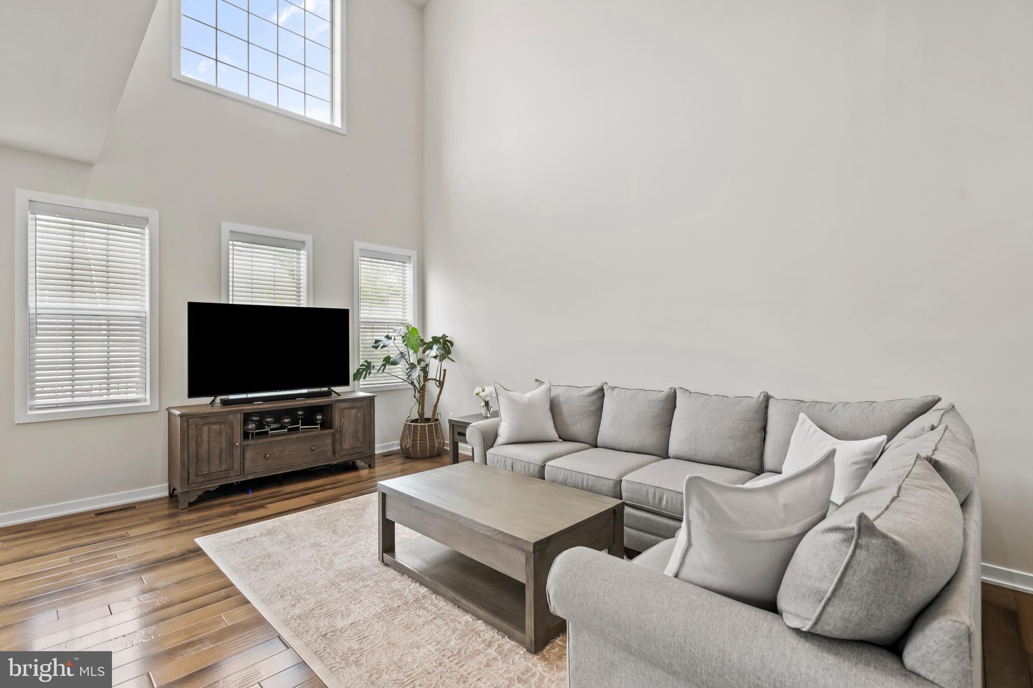 OAKS AT LAFAYETTE HILL - Residential