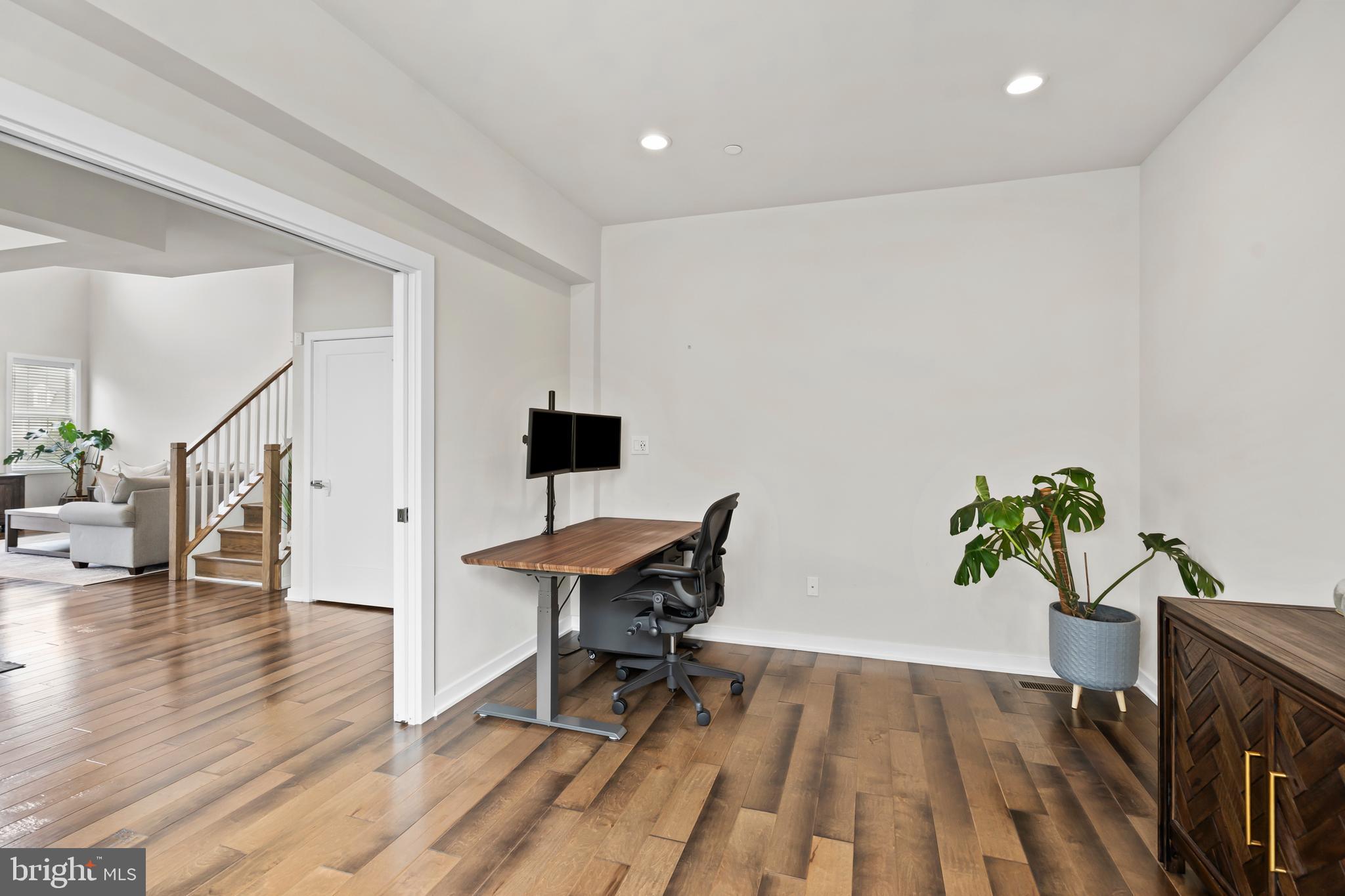 OAKS AT LAFAYETTE HILL - Residential