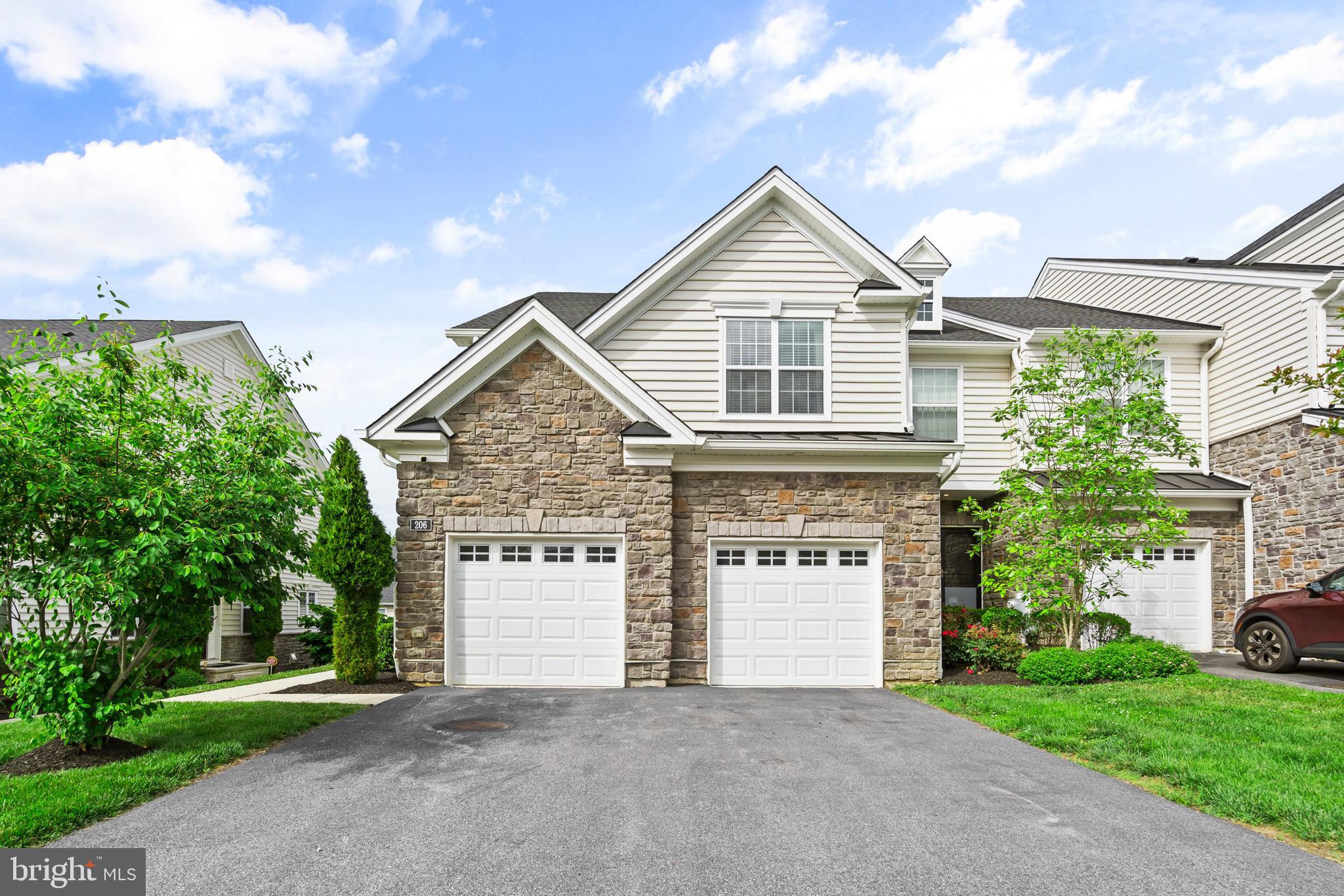 OAKS AT LAFAYETTE HILL - Residential
