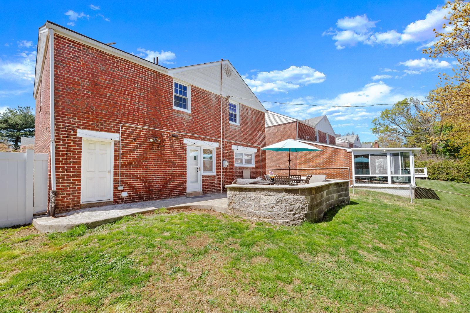 ROXBOROUGH - Residential