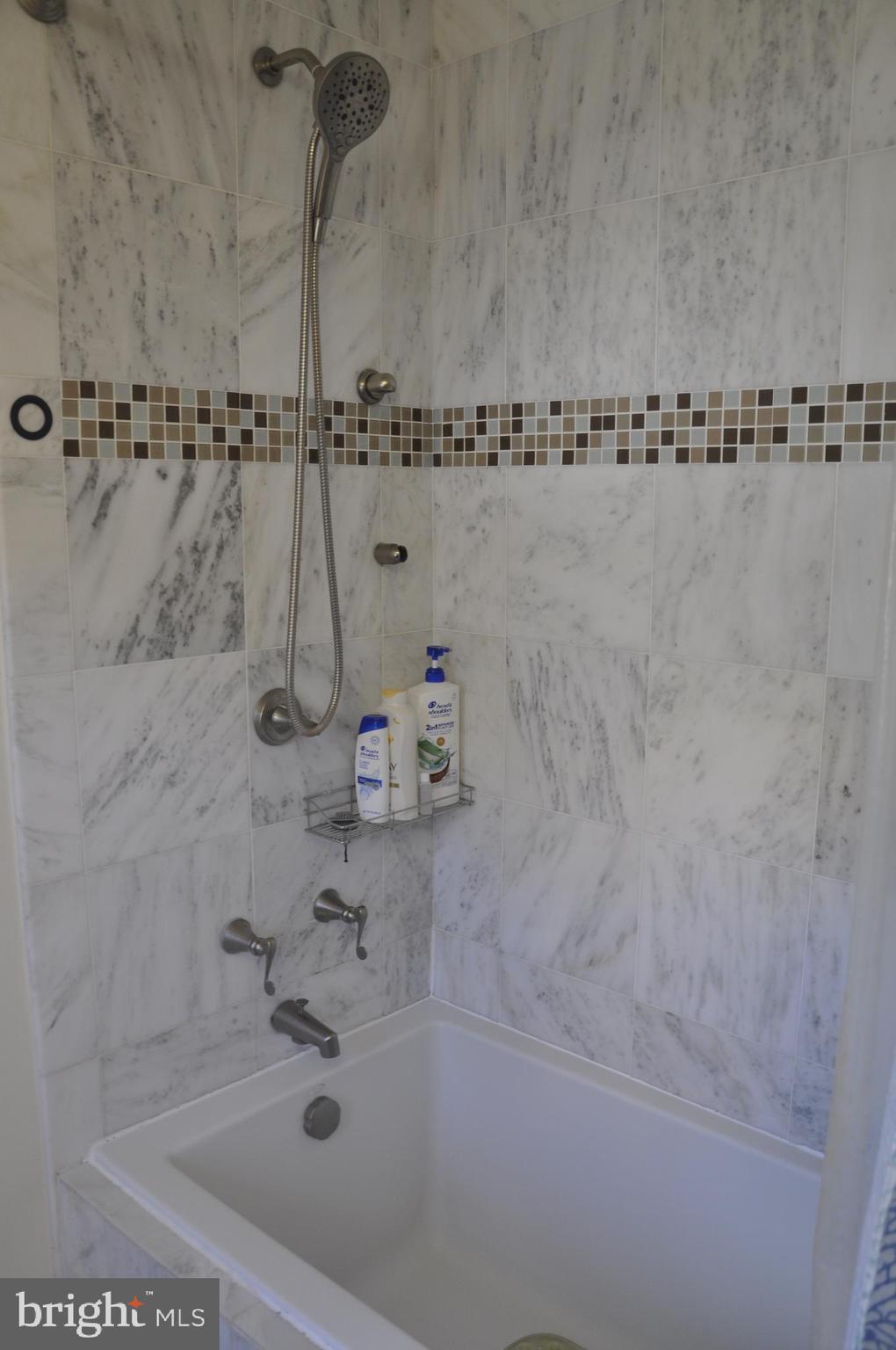 LONDON TOWN WEST - Residential Lease