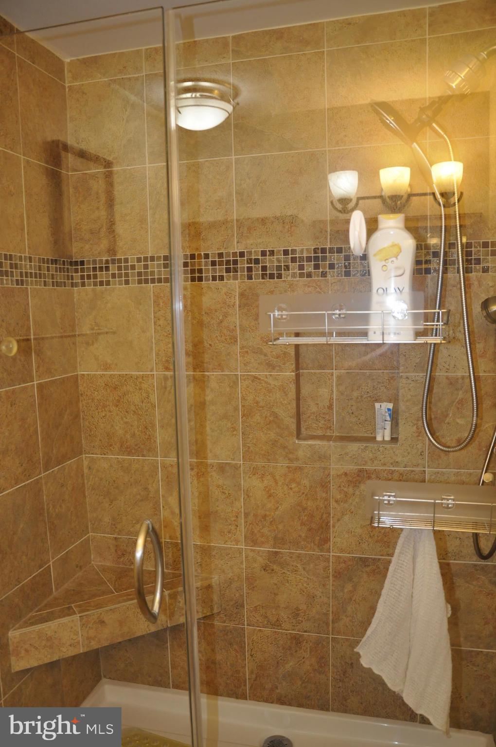 LONDON TOWN WEST - Residential Lease