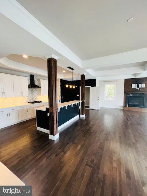 BOWLEYS QUARTERS - Residential Lease