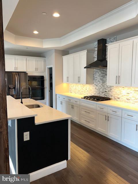 BOWLEYS QUARTERS - Residential Lease