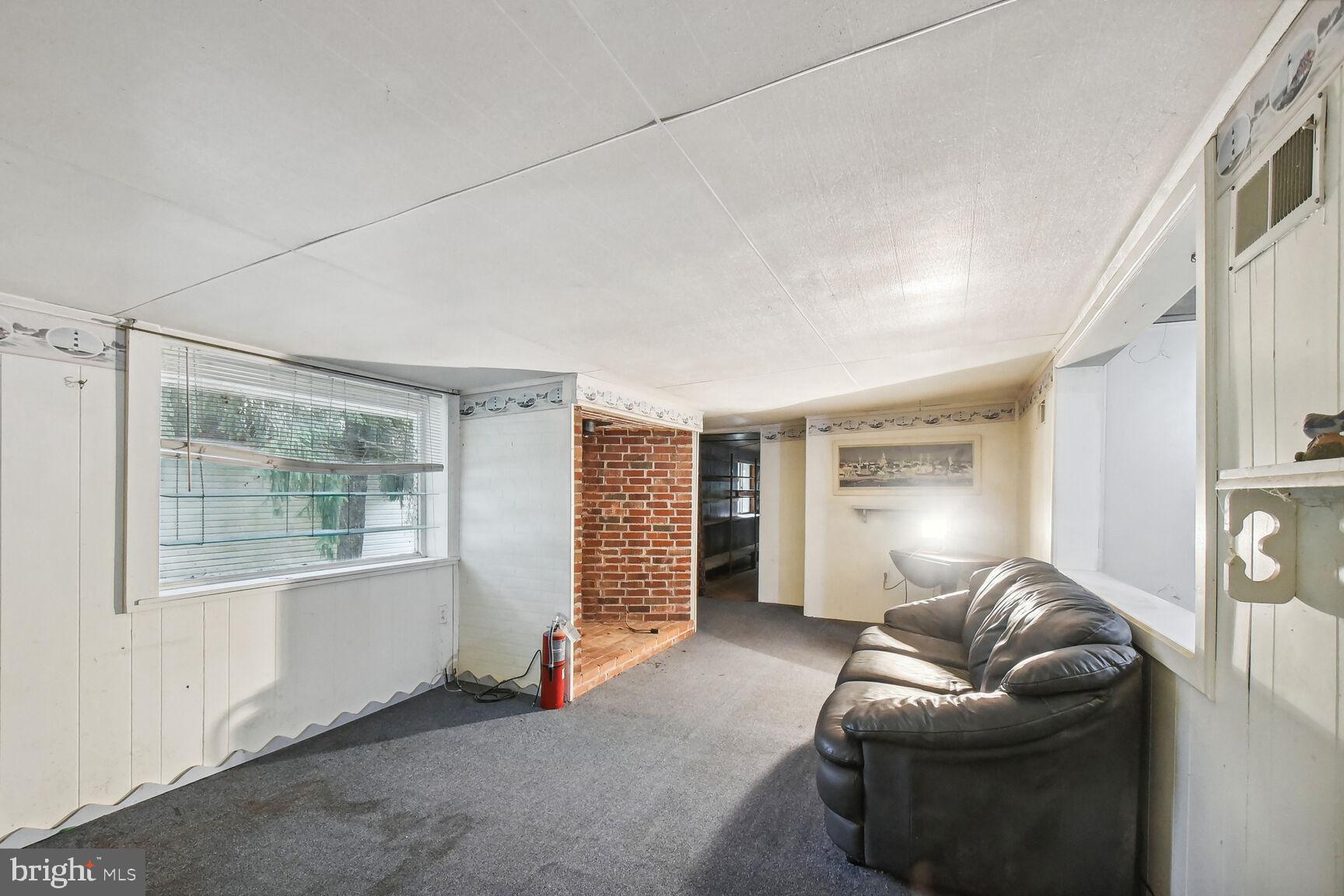 BOWLEYS QUARTERS - Residential