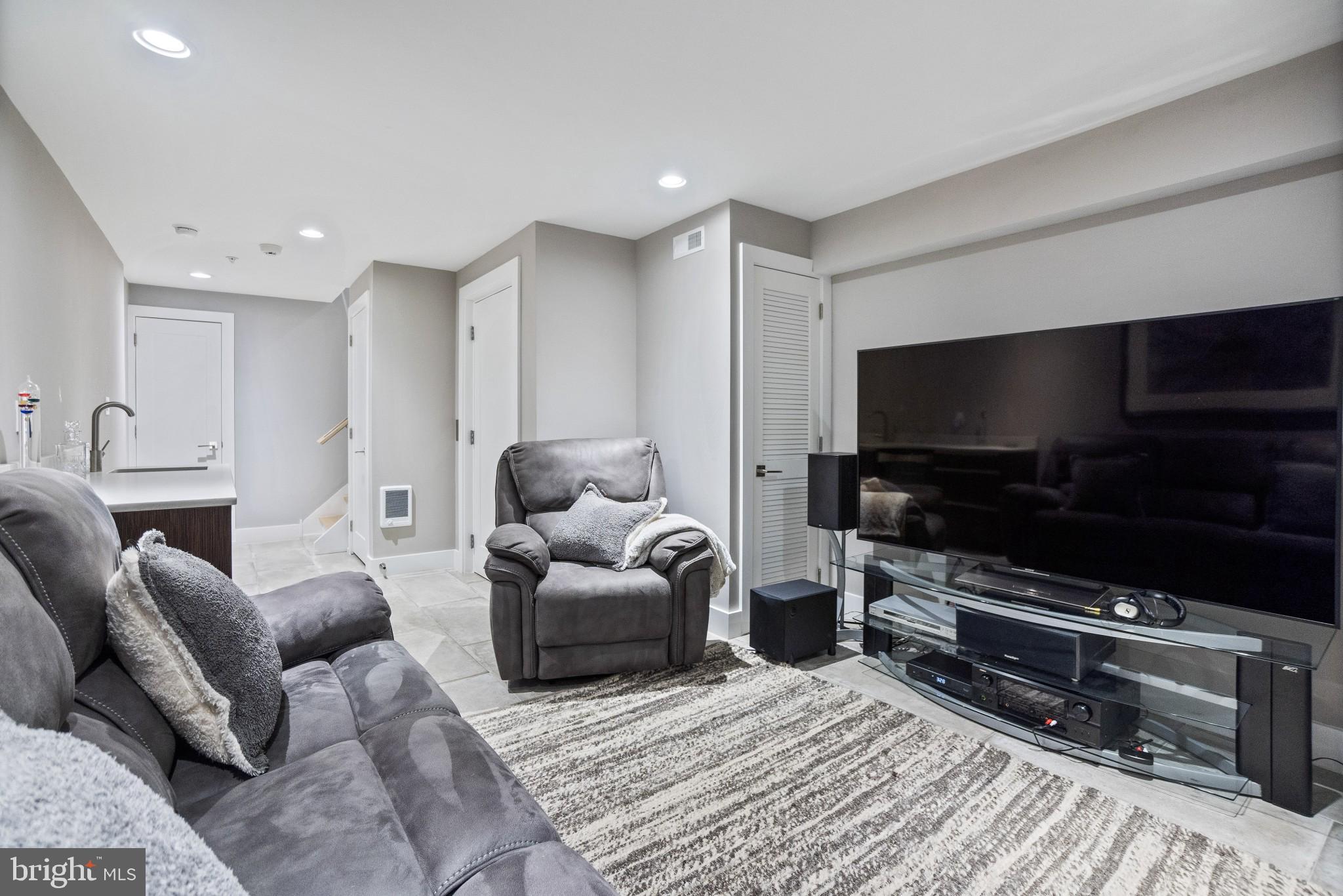 GRADUATE HOSPITAL - Residential