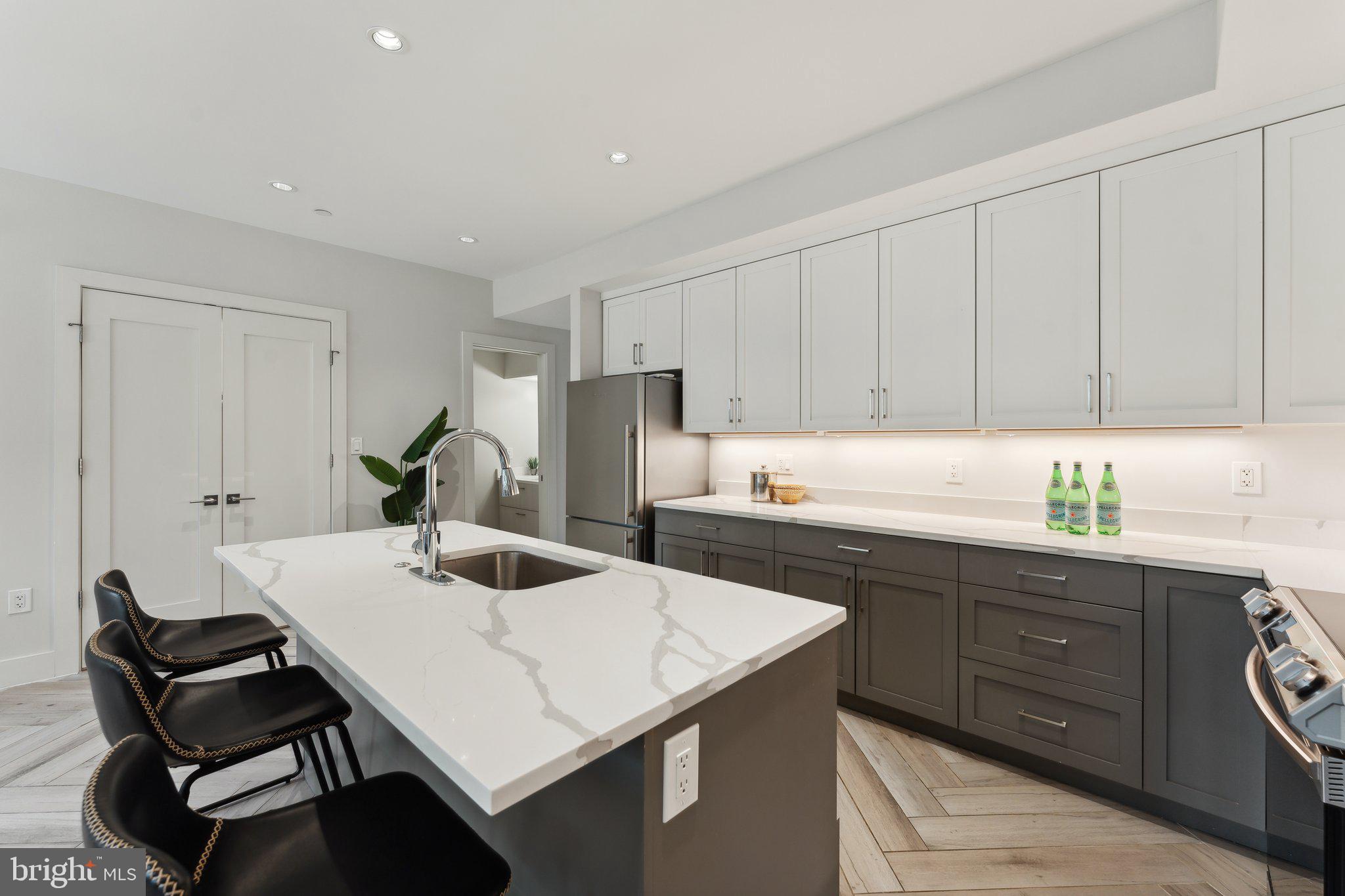 1212 QUEEN STREET NE 1