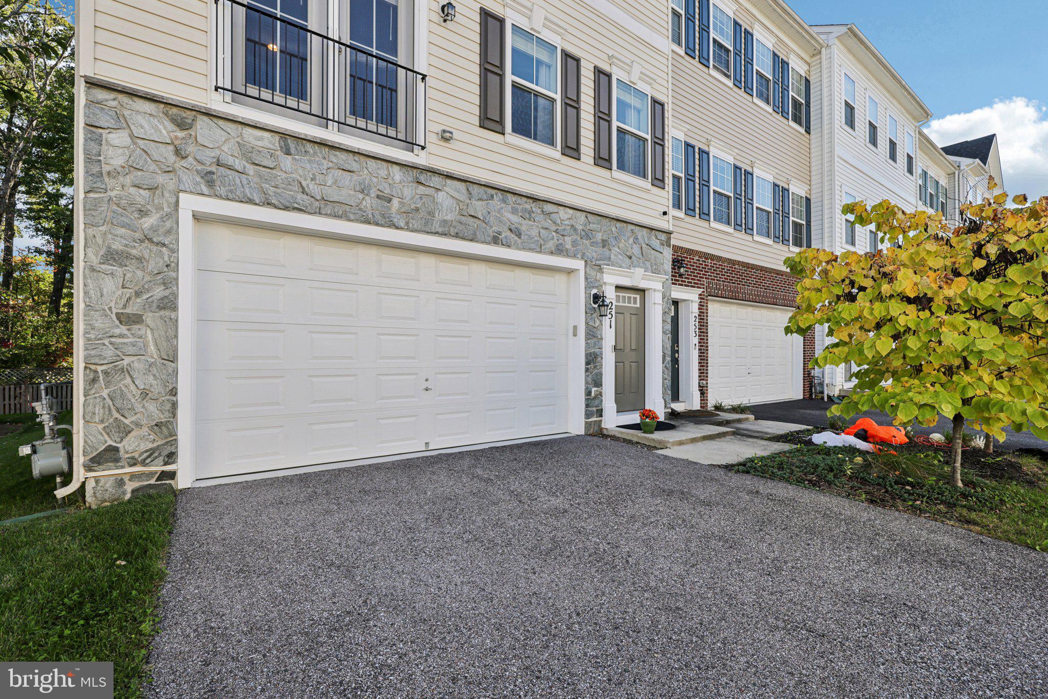 251 OAKVIEW VILLAGE DRIVE