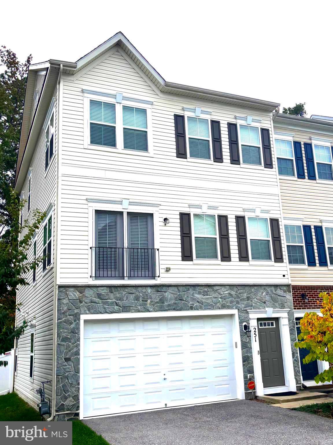 251 OAKVIEW VILLAGE DRIVE