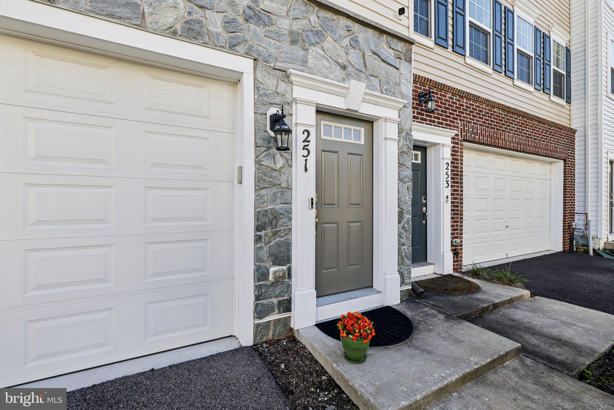 251 OAKVIEW VILLAGE DRIVE