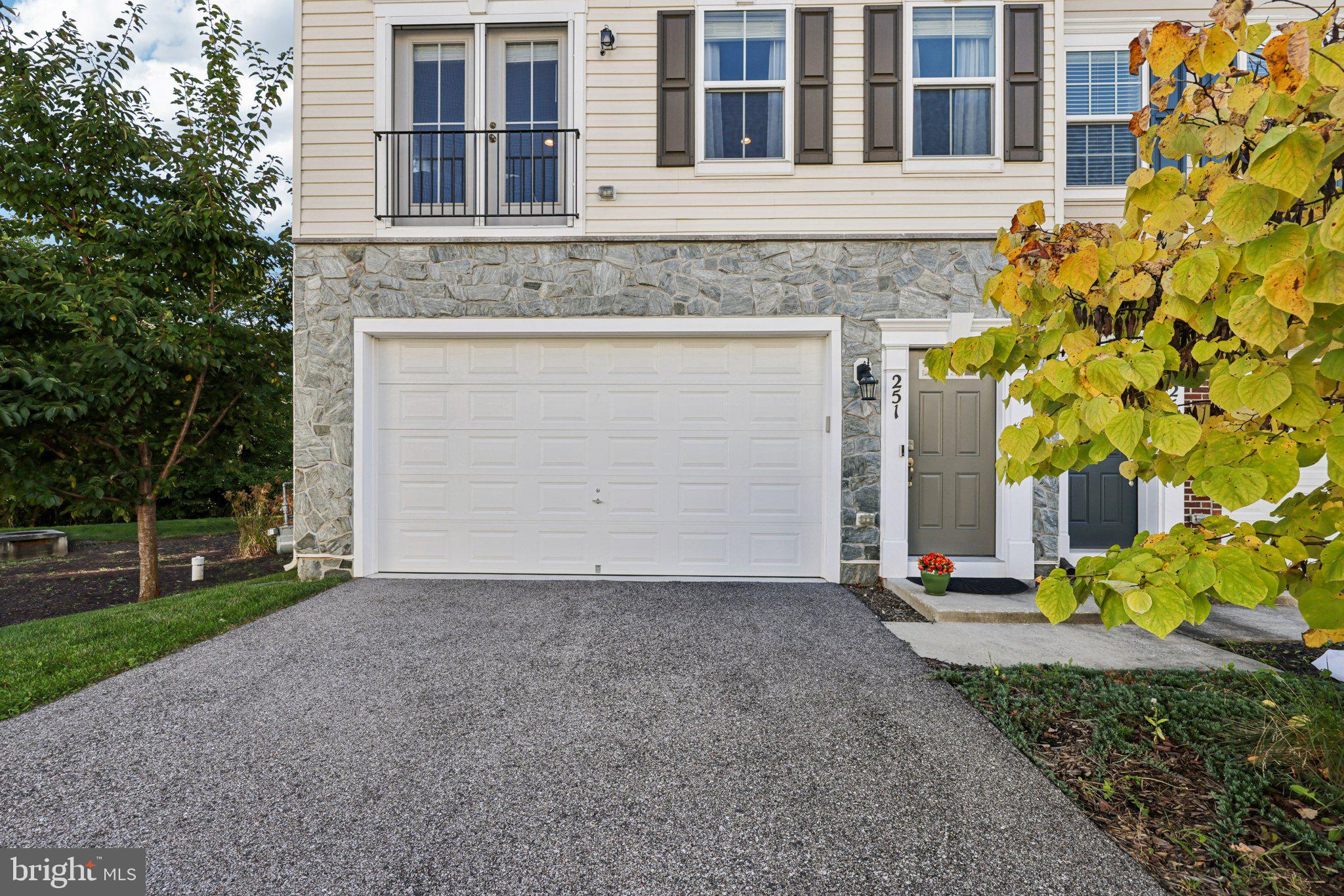 251 OAKVIEW VILLAGE DRIVE