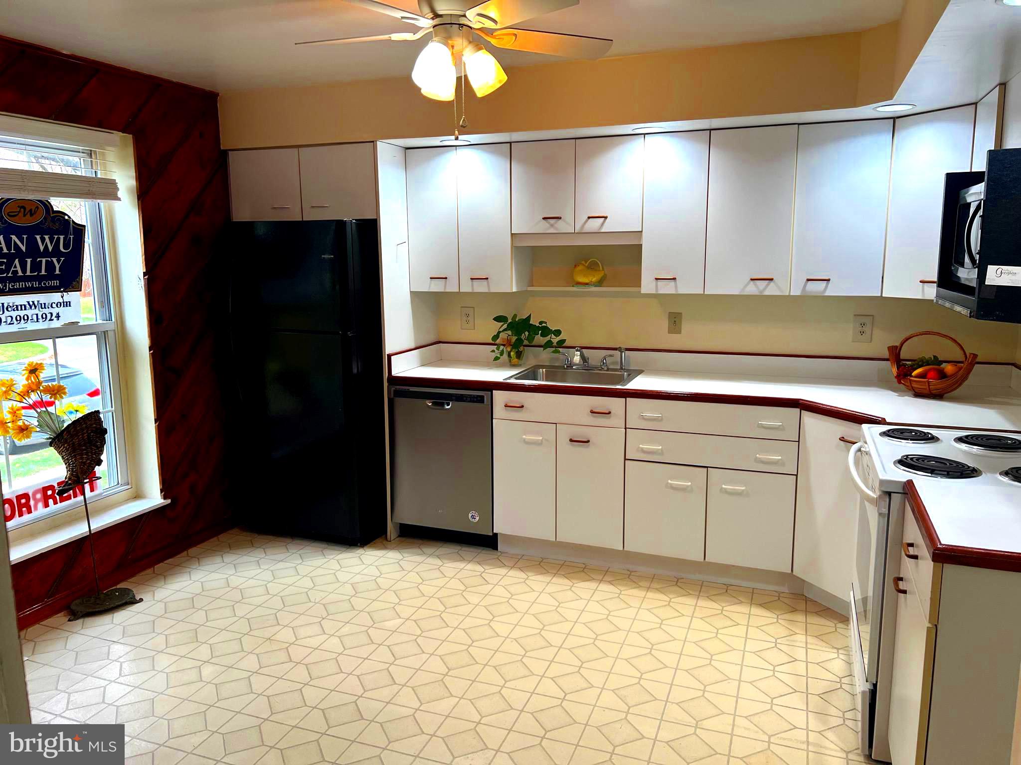 MAYS CHAPEL VILLAGE - Residential Lease