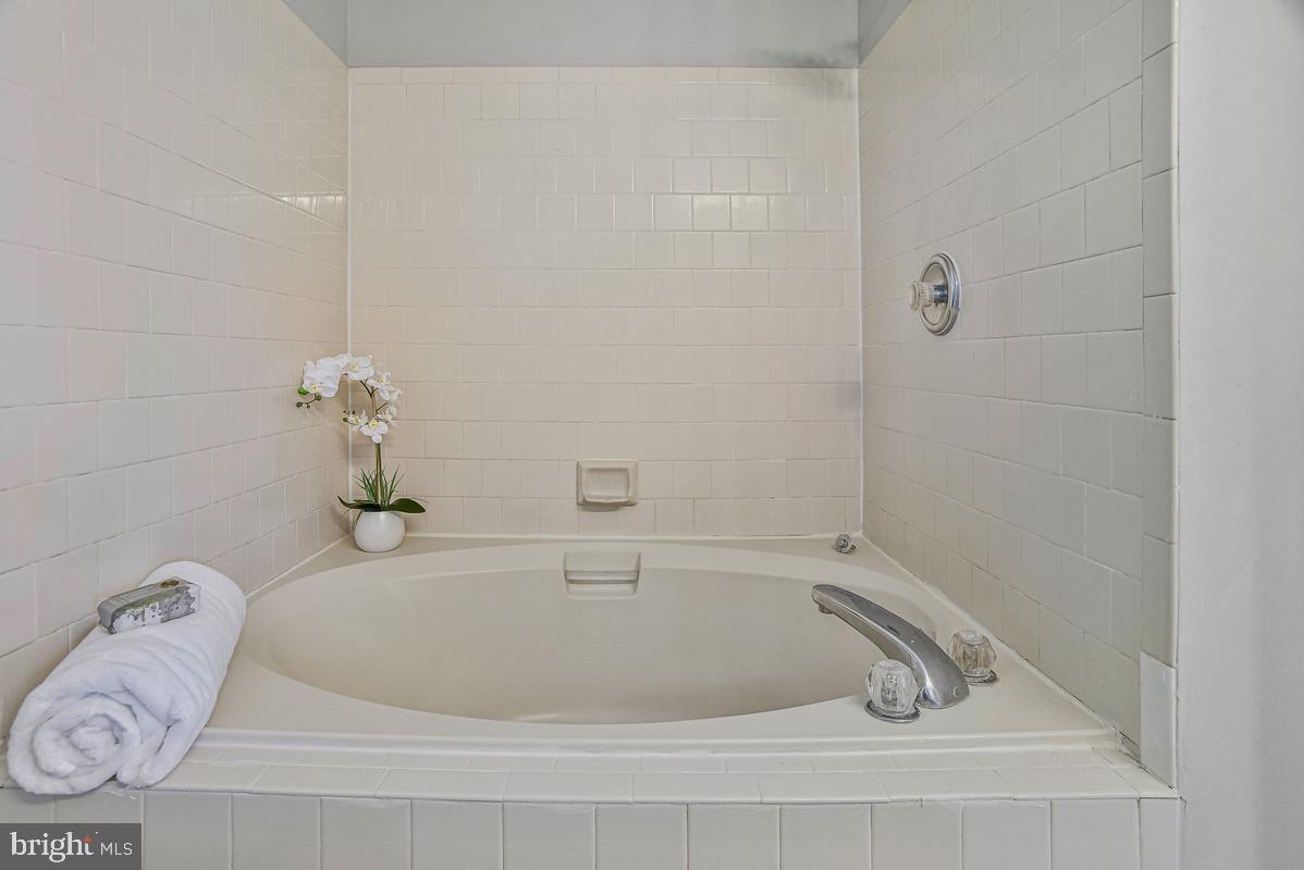 DORCHESTER - ST. CHARLES - Residential