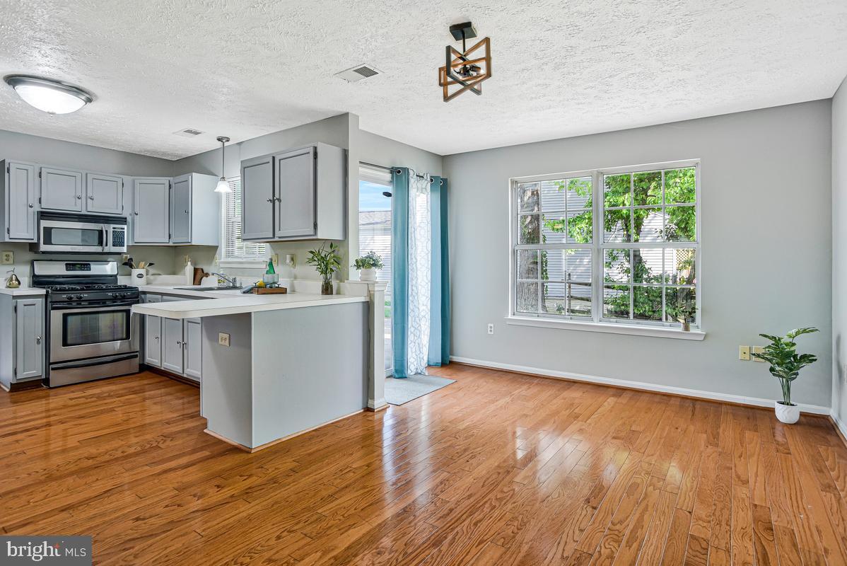 DORCHESTER - ST. CHARLES - Residential