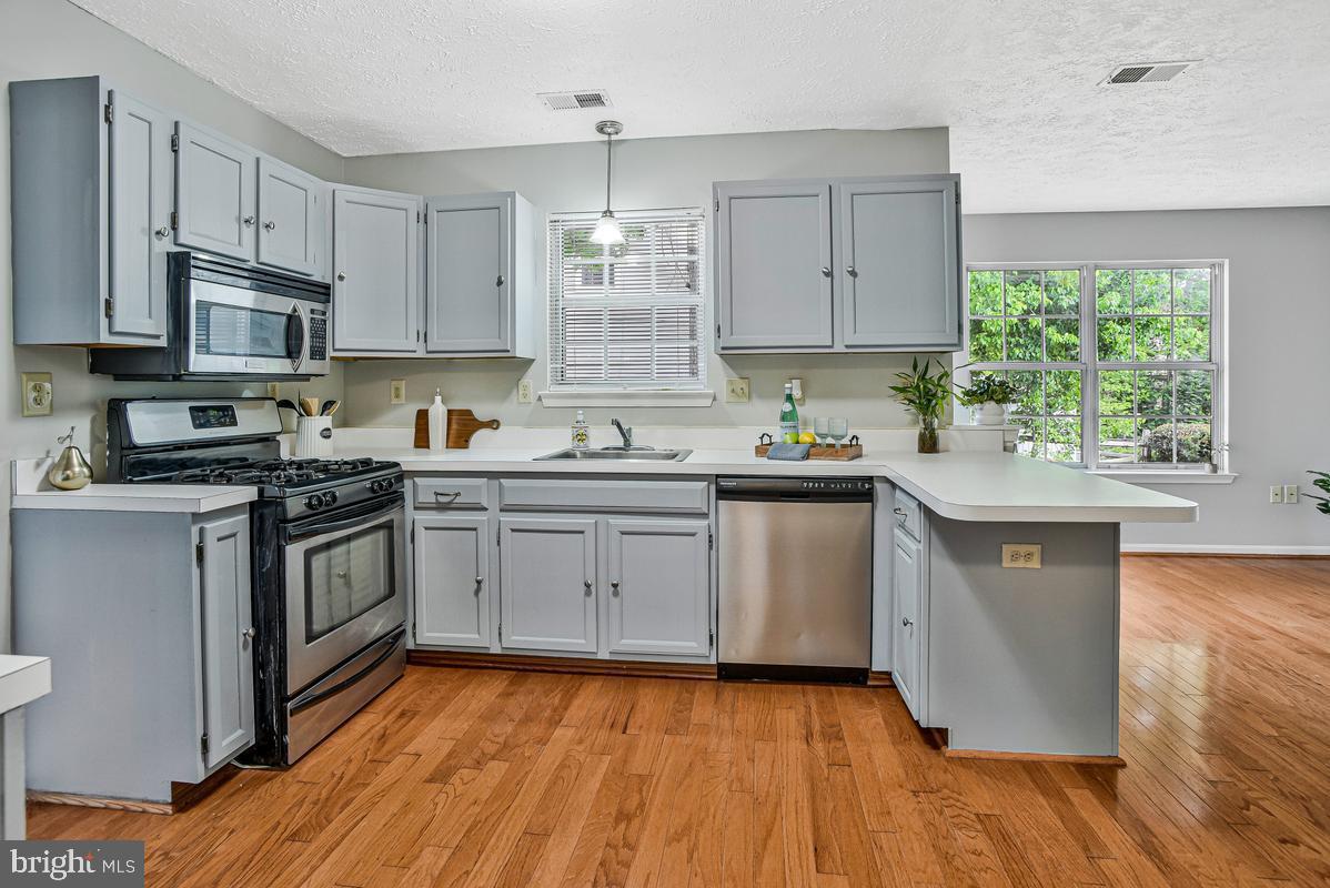DORCHESTER - ST. CHARLES - Residential