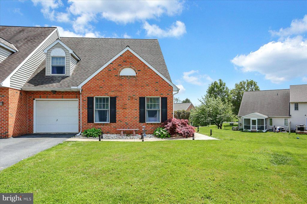 Photo of 27 GEORGETOWN CT, MOUNTVILLE, PA 17554 (MLS # PALA2034776)