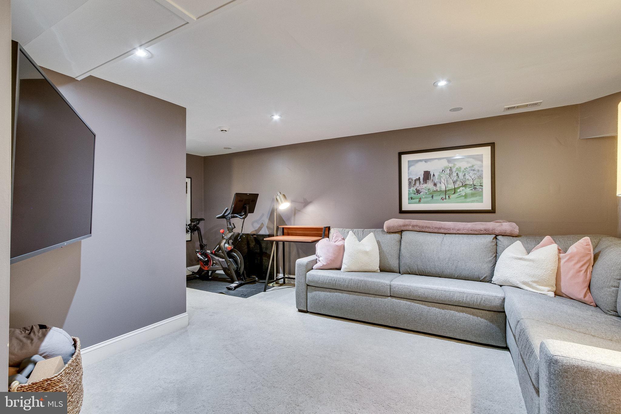 VIRGINIA VILLAGE - Residential