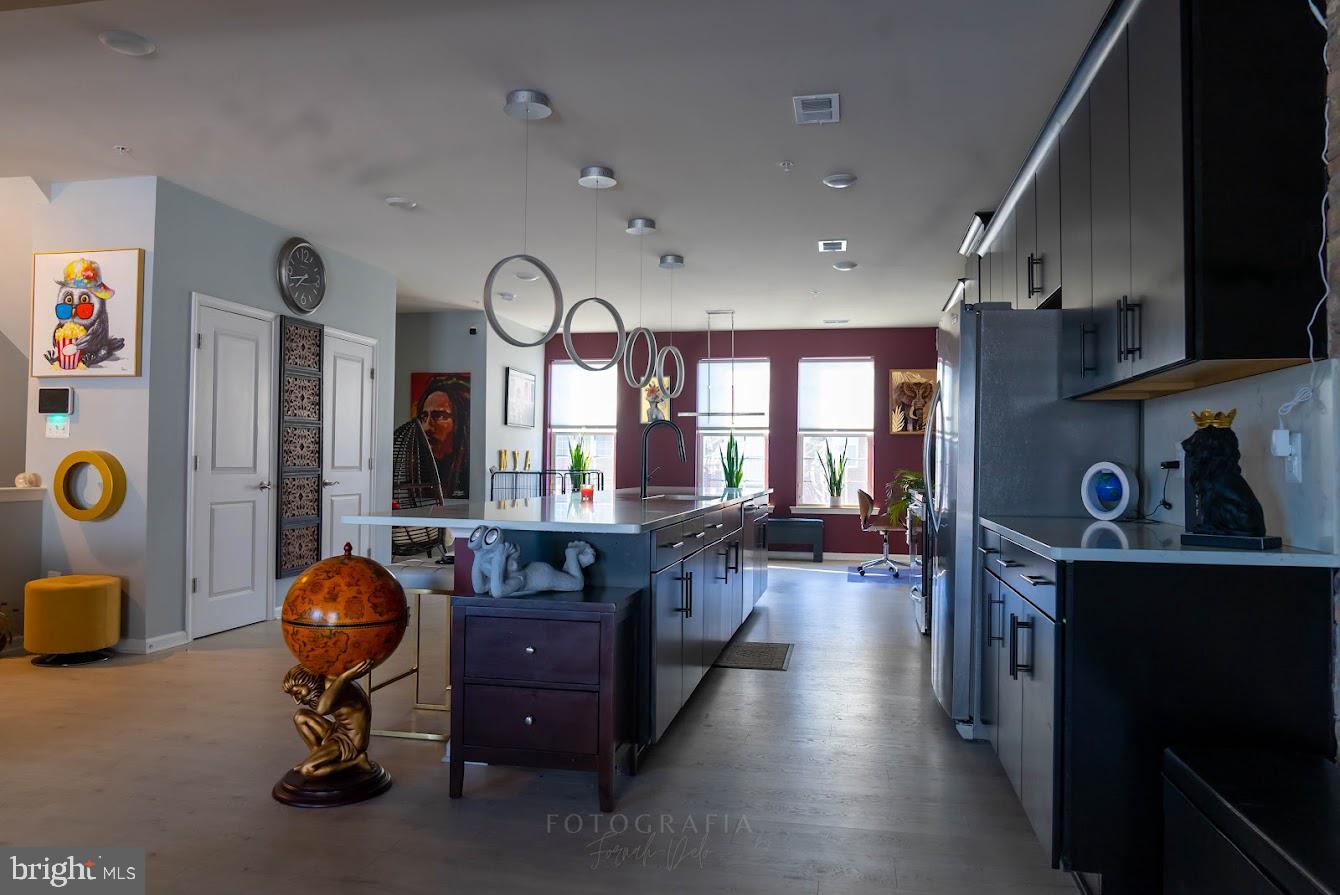 METRO POINTE - Residential