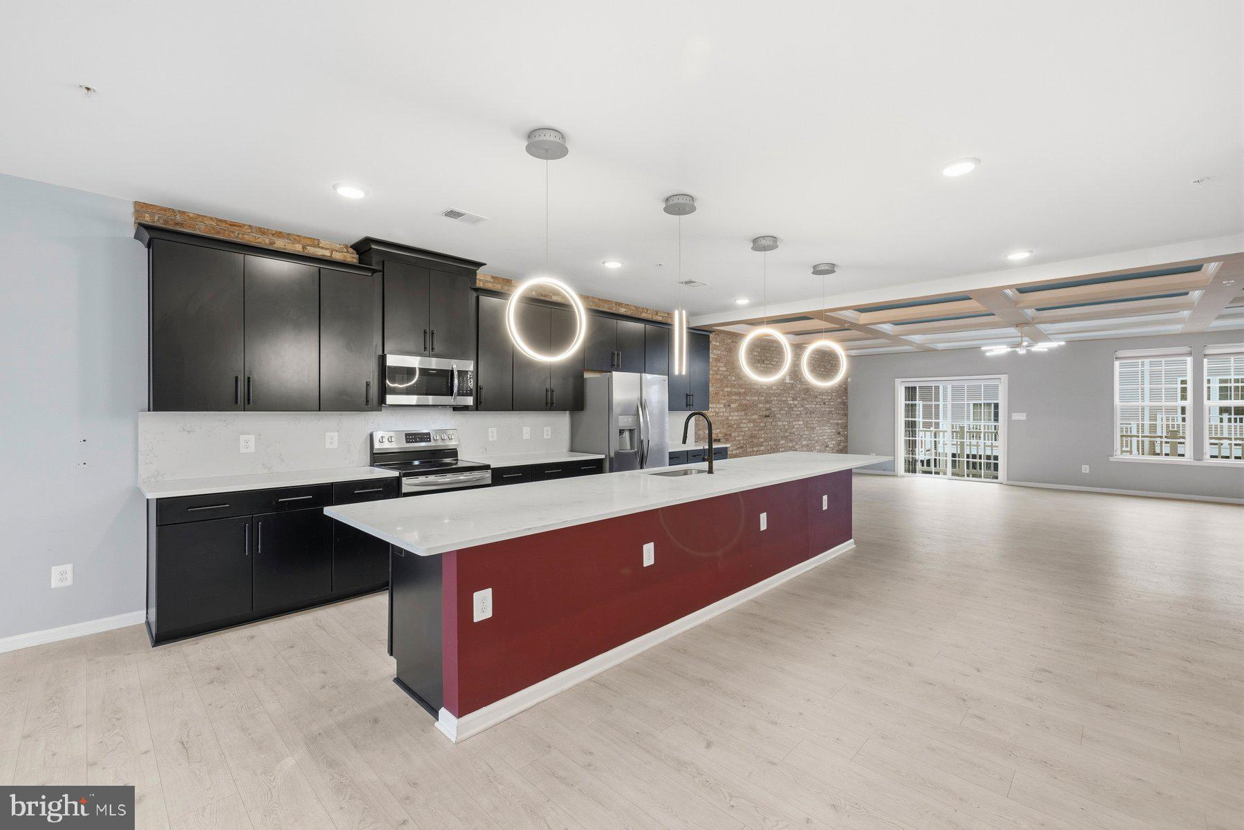 METRO POINTE - Residential