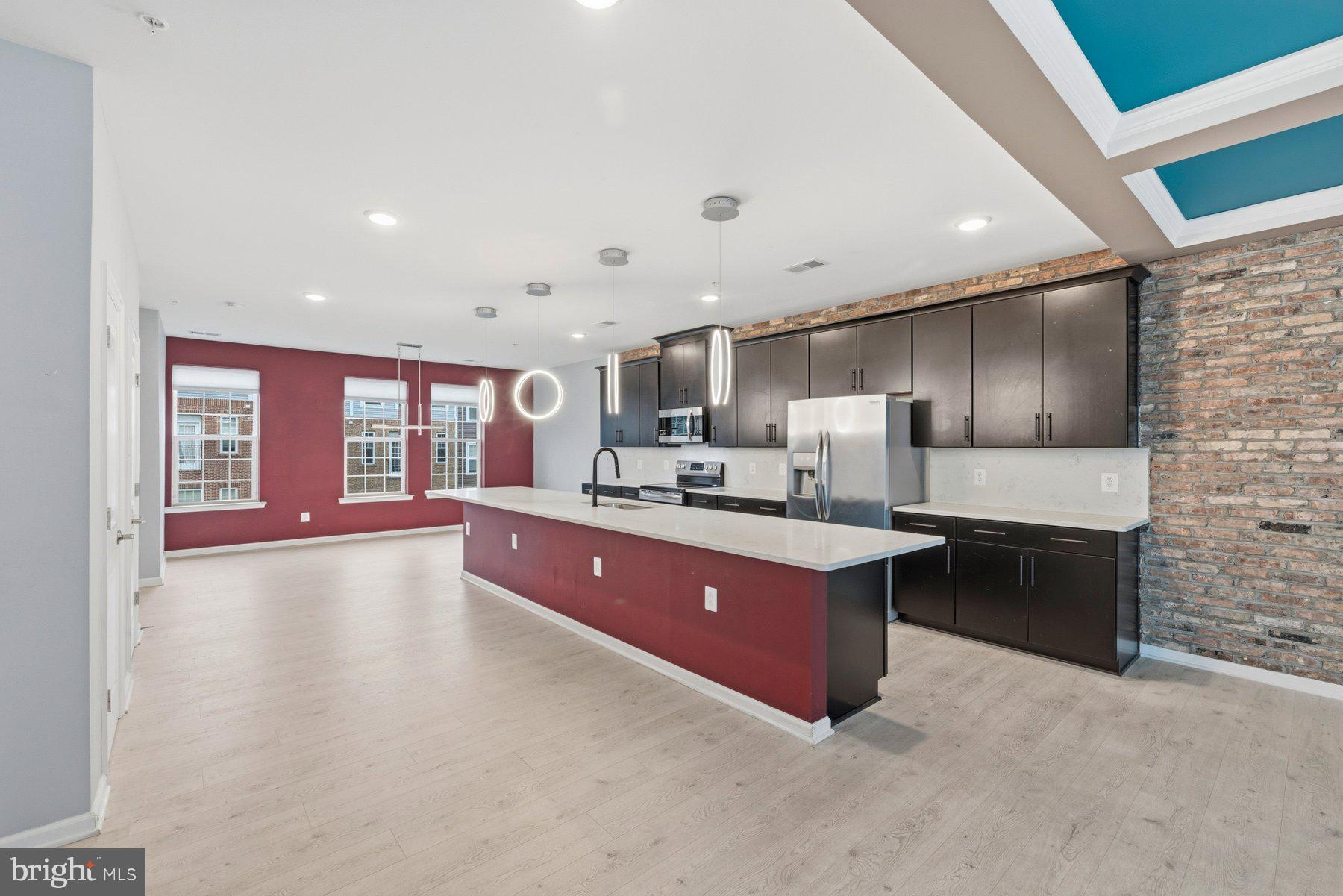 METRO POINTE - Residential