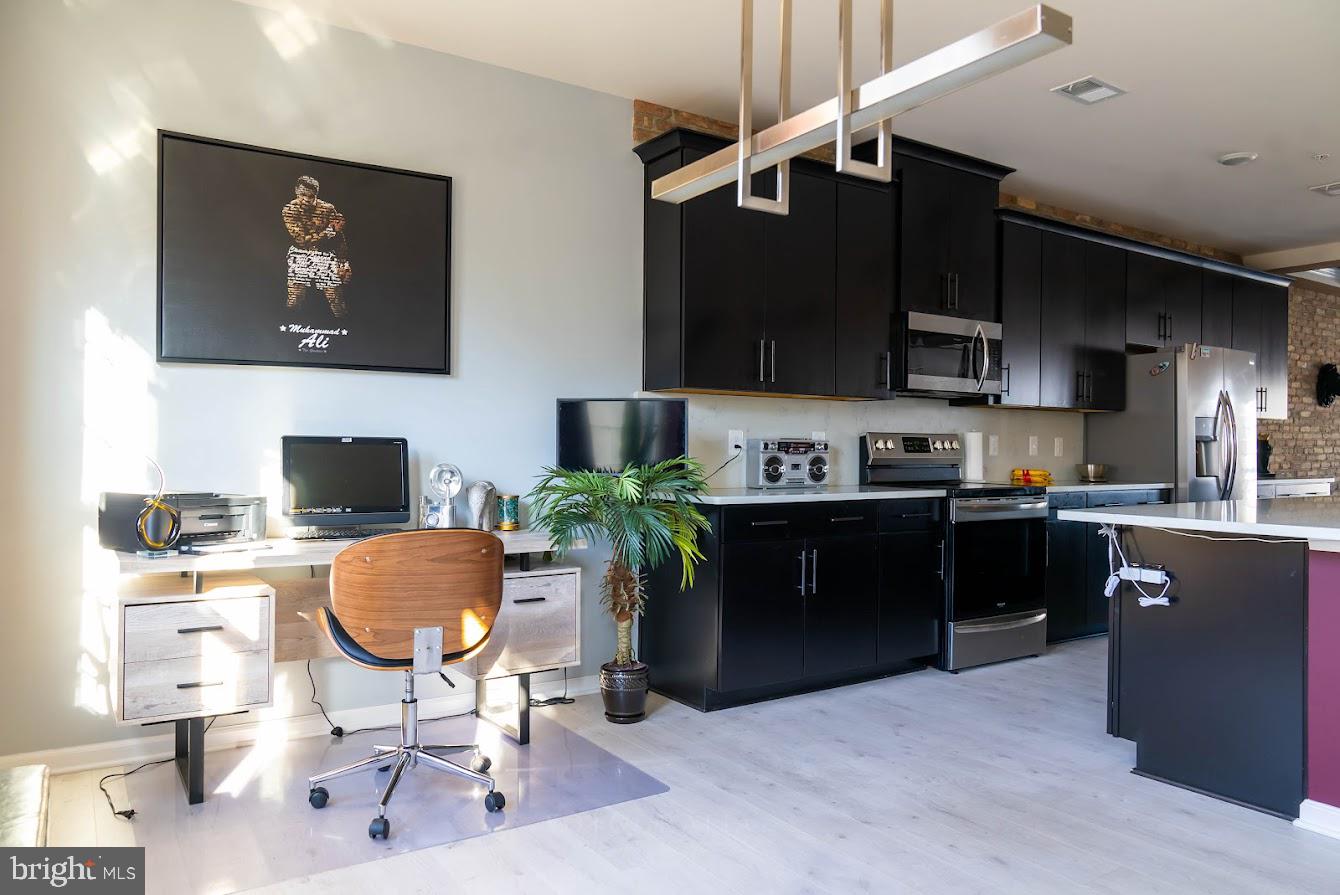 METRO POINTE - Residential