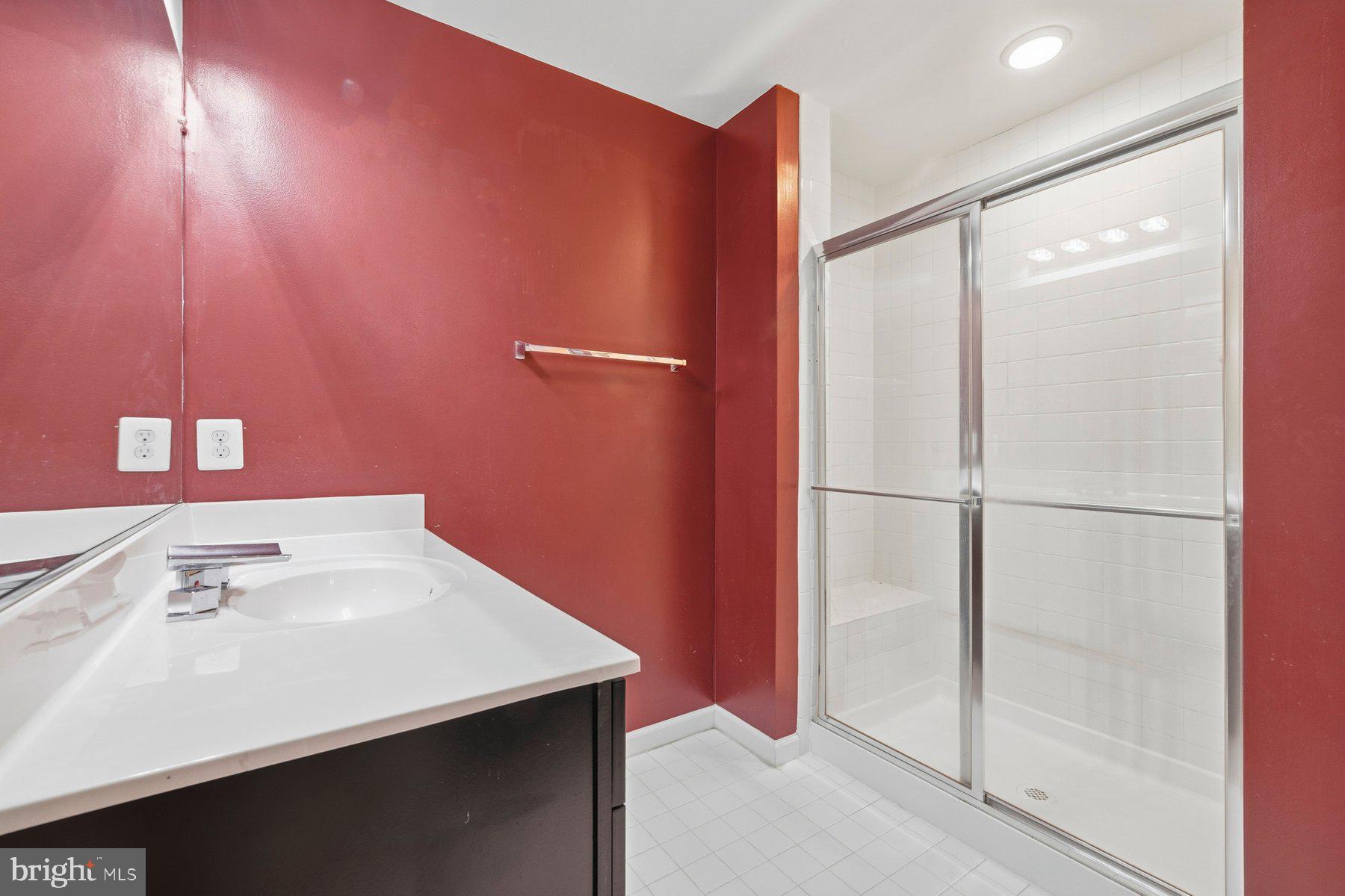 METRO POINTE - Residential