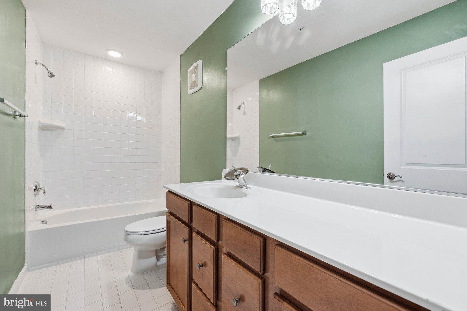 METRO POINTE - Residential