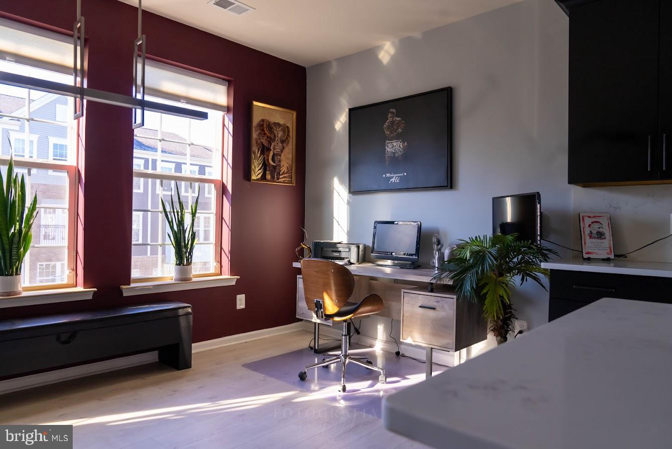 METRO POINTE - Residential