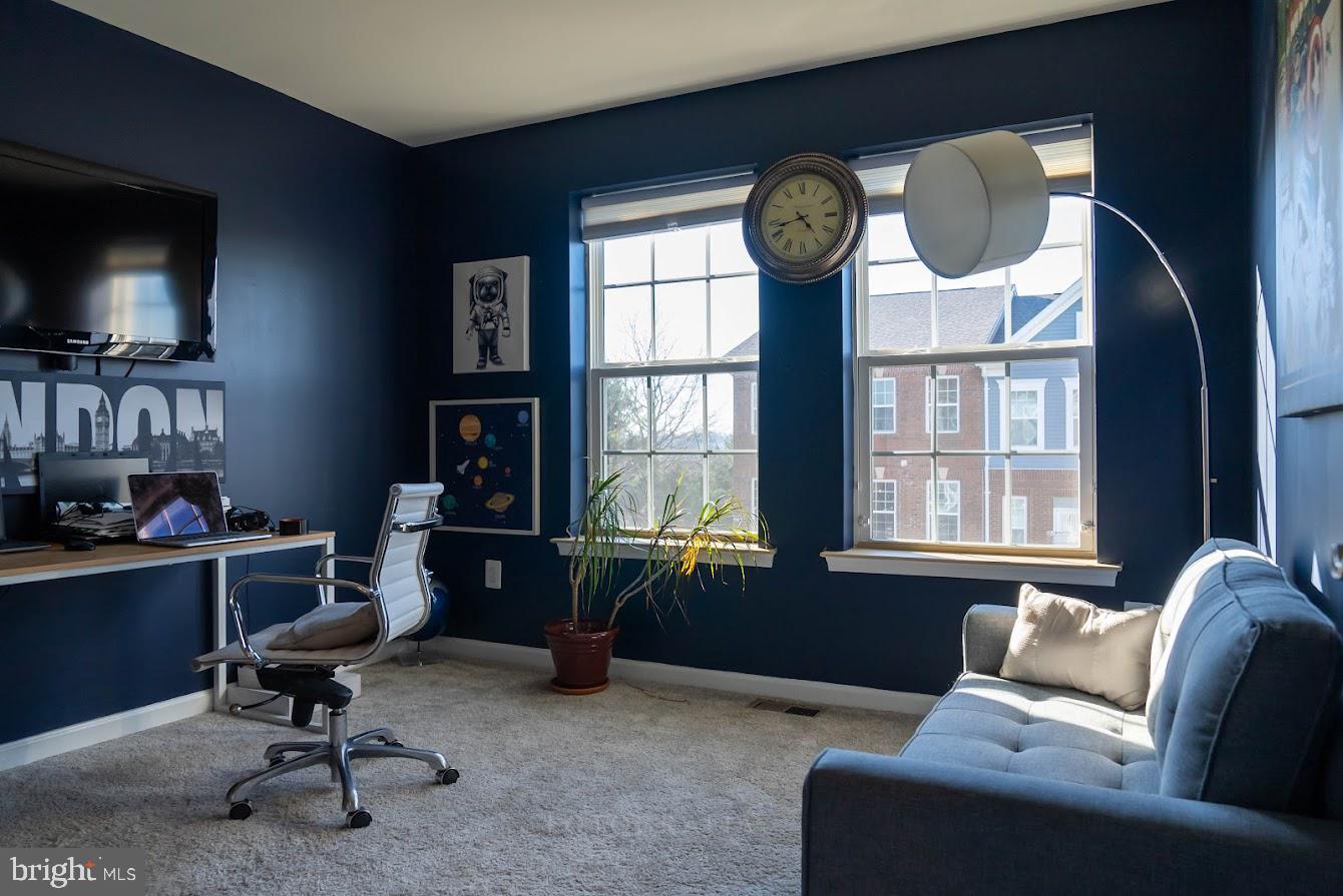 METRO POINTE - Residential