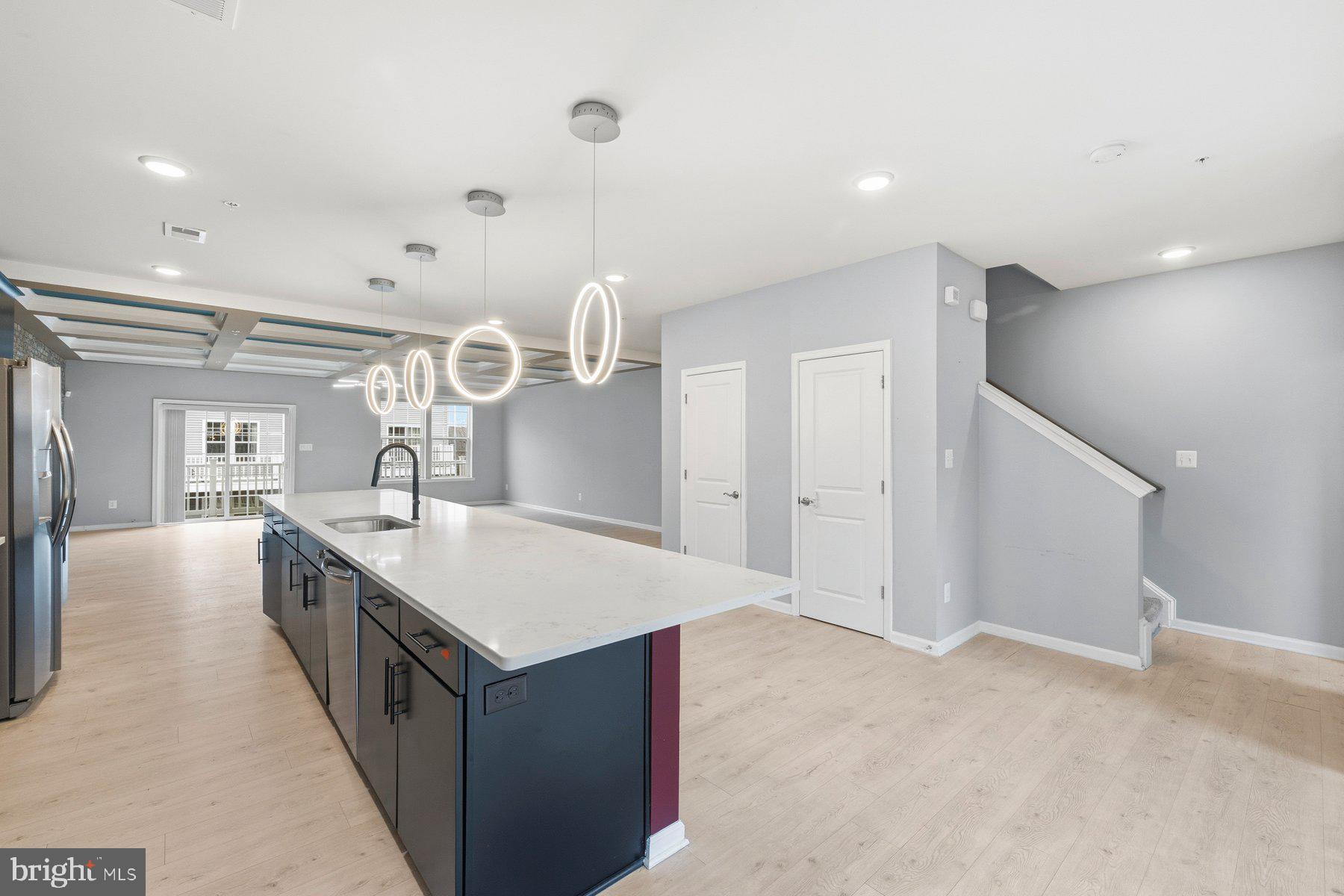 METRO POINTE - Residential