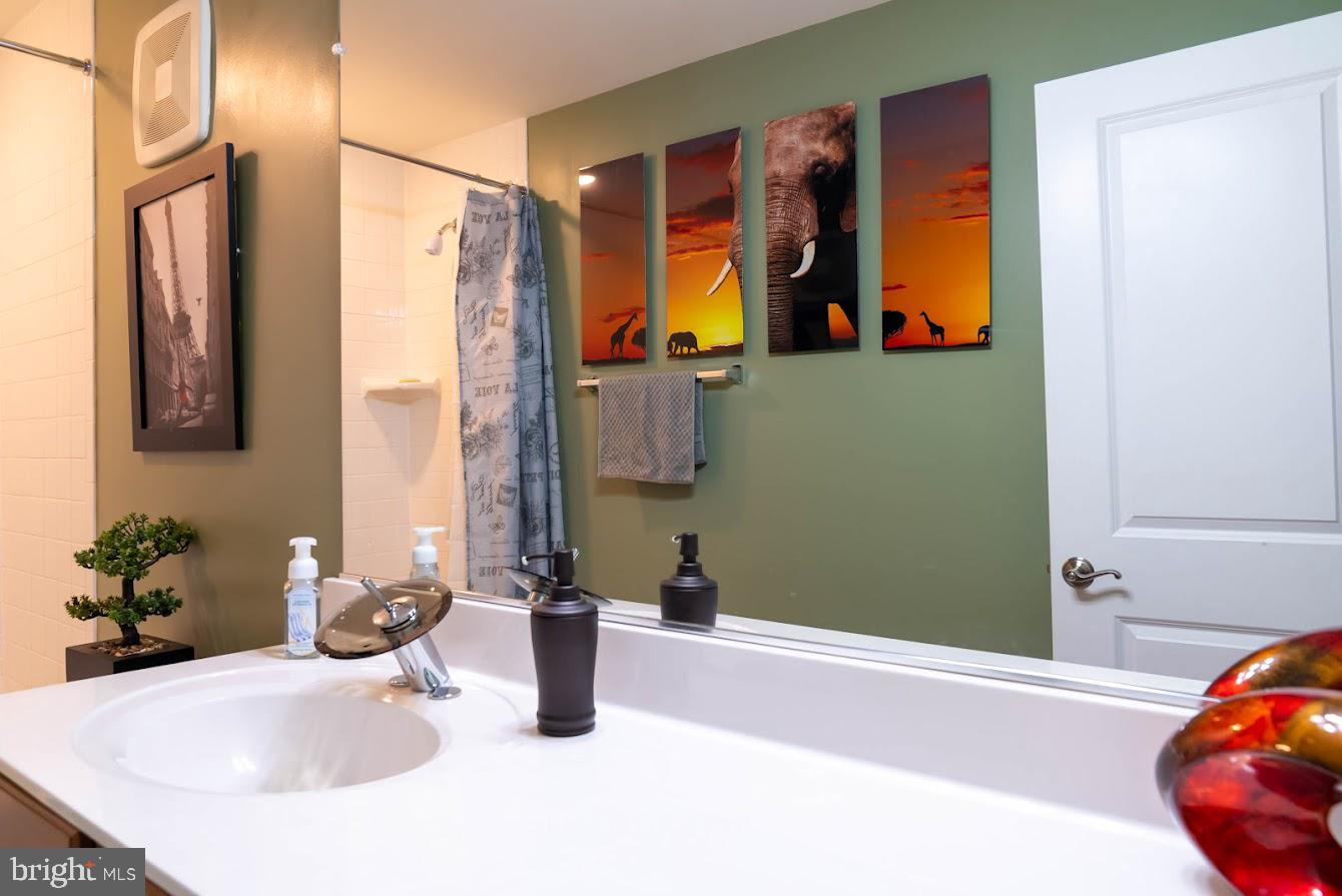 METRO POINTE - Residential