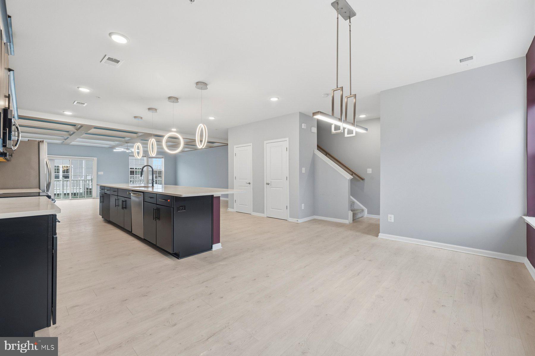 METRO POINTE - Residential