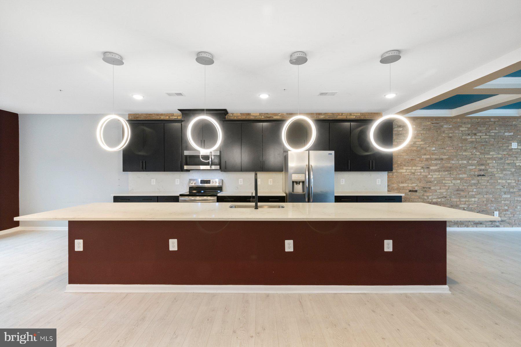 METRO POINTE - Residential