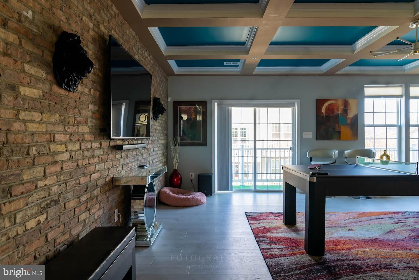 METRO POINTE - Residential