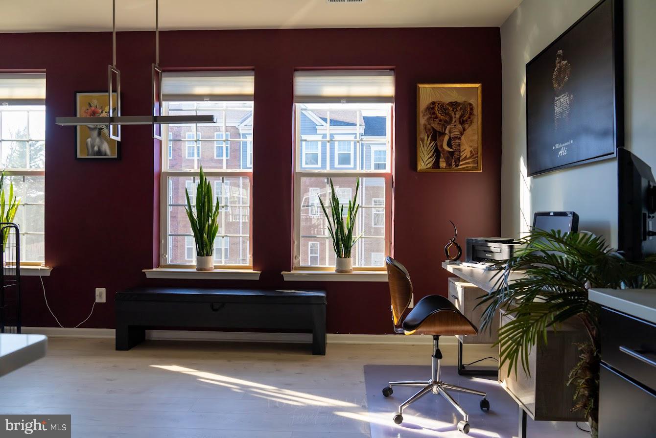 METRO POINTE - Residential